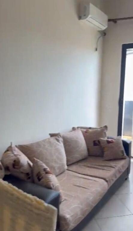 Jepet Shtepi  me qera,    ne Pallat i Ri 2+1       ID   13914   