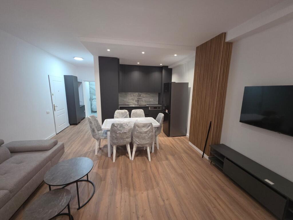 Pazar i Ri Jepet Apartament 3+1+2 Me Qera