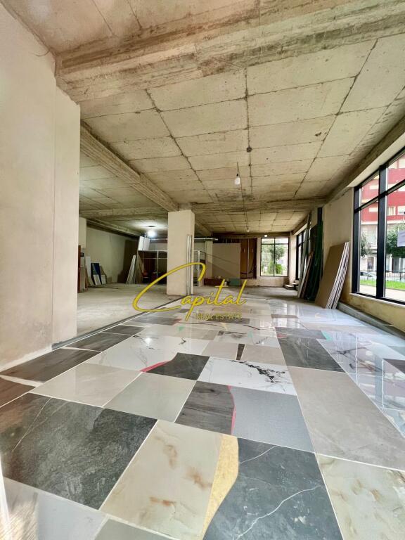 AMBIENTE COMMERCIALE IN AFFITTO 210 M2 BRRYLI 180.000 LEKE