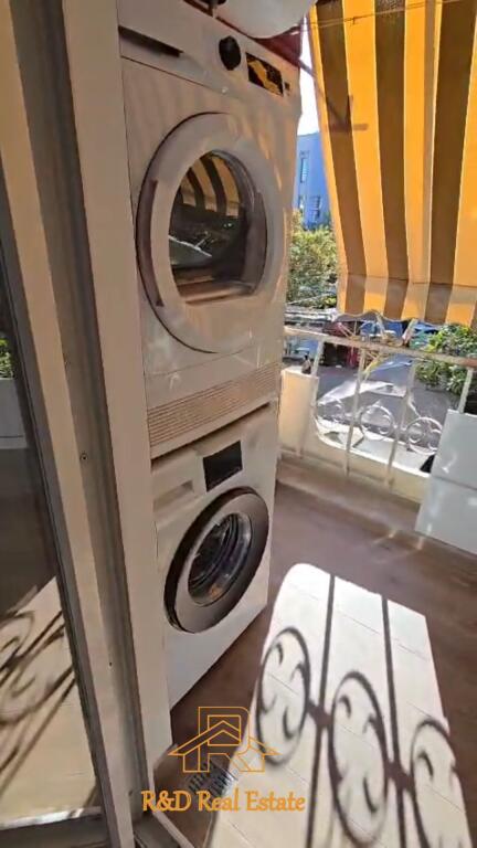 Shtëpi me qira – Në qendër të Tiranës (pas Muzeut Historik, mbi BKT)