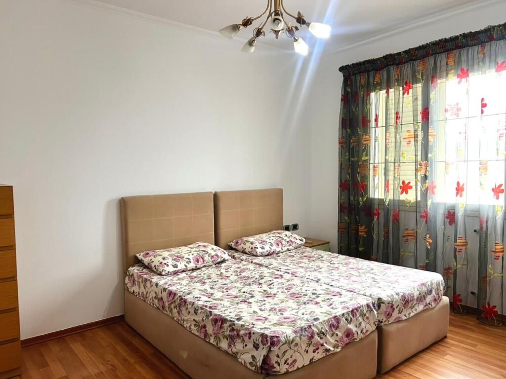 Penthouse 4+1+2wc &amp; 2 Ballkone me Qera - Kisha Ortodokse, Vlore