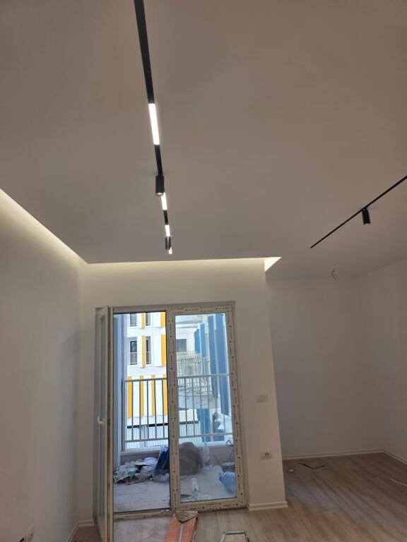 ZYRE ME QERA 100 M2 ZOGU I ZI 1000 EURO