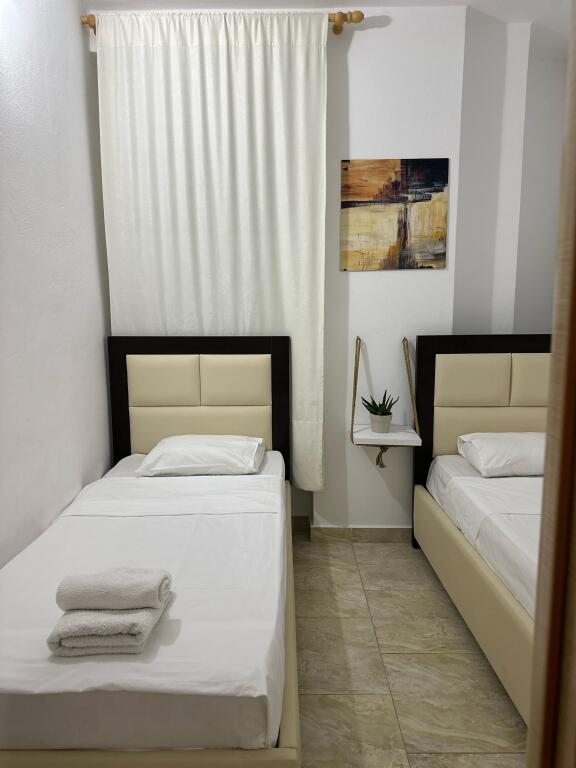 Shtëpi me qira në qendër të Sarandës.