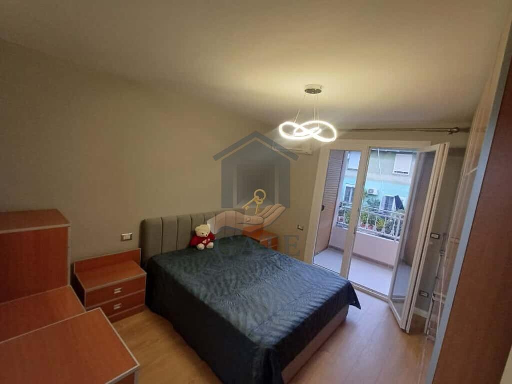 Shitet, Apartament 2+1 Me Kuzhine Te Vecuar, Vollga,Durres!
