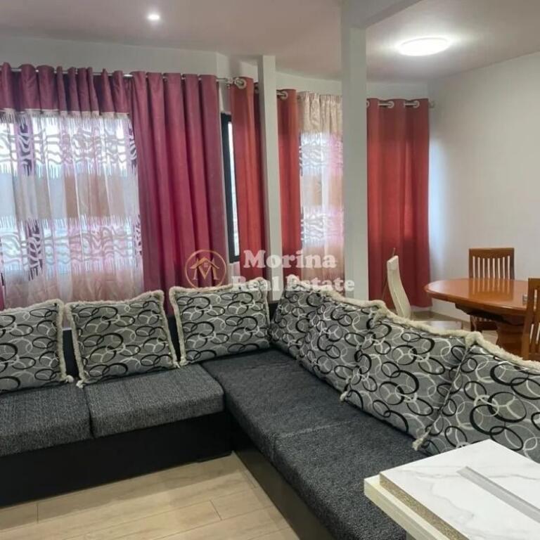 Appartamento 1+1, a Selite, dietro la Scuola Marin Barleti, 400 euro/mese