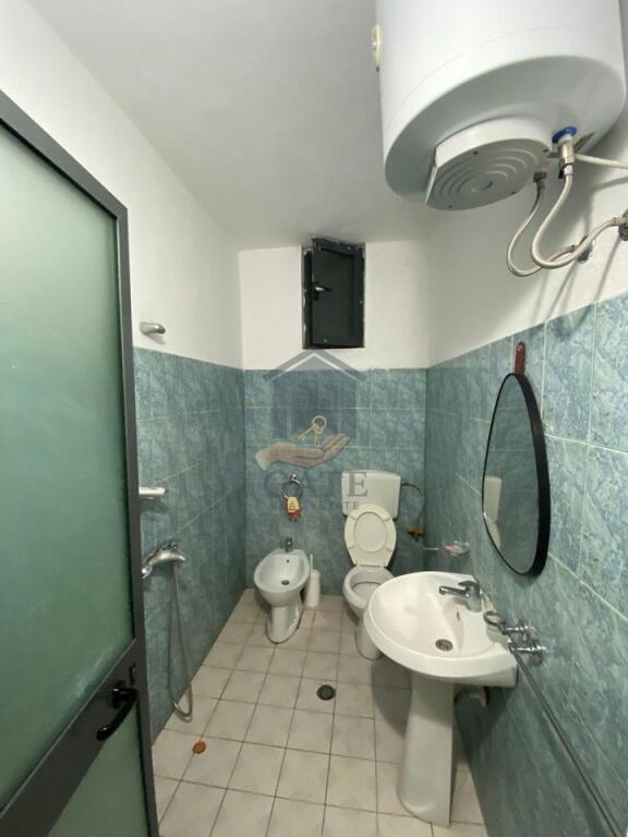 Appartamento 2+1 con 2 bagni e 2 balconi in vendita nella zona di Golem, vicino all'Hotel Murrizi 2.