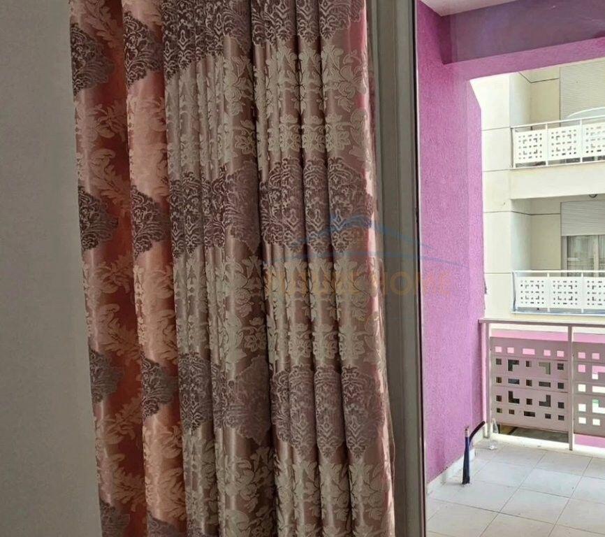 Apartament me qera 1+1 , ne zonen e kopshtit botanik prane xhamise