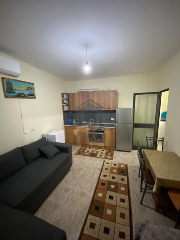 Appartamento 2+1 con 2 bagni e 2 balconi in vendita nella zona di Golem, vicino all'Hotel Murrizi 2.