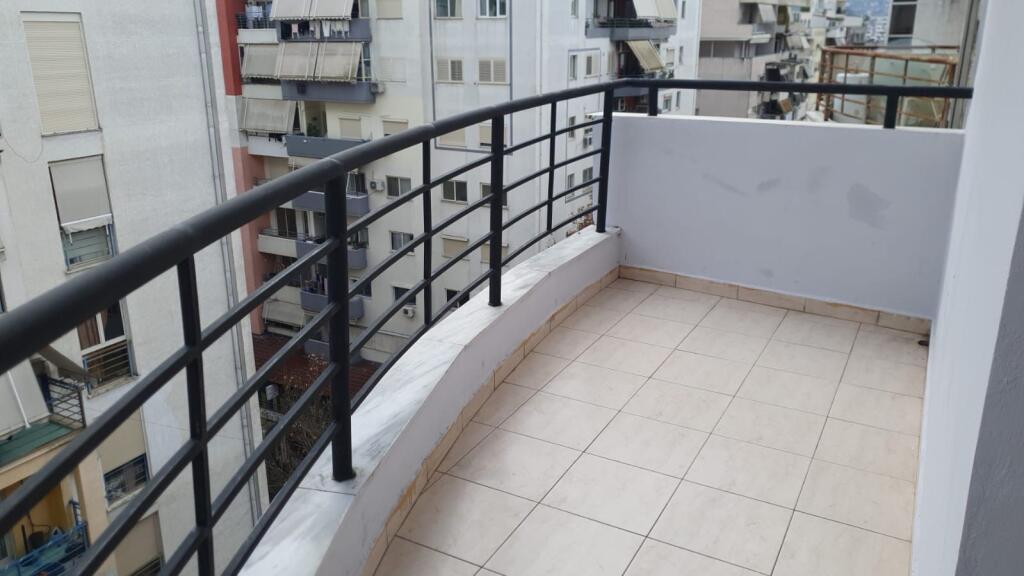 For rent 2+1+2 unfurnished with kitchen Astir near Bar Oxygen 35,000 lek