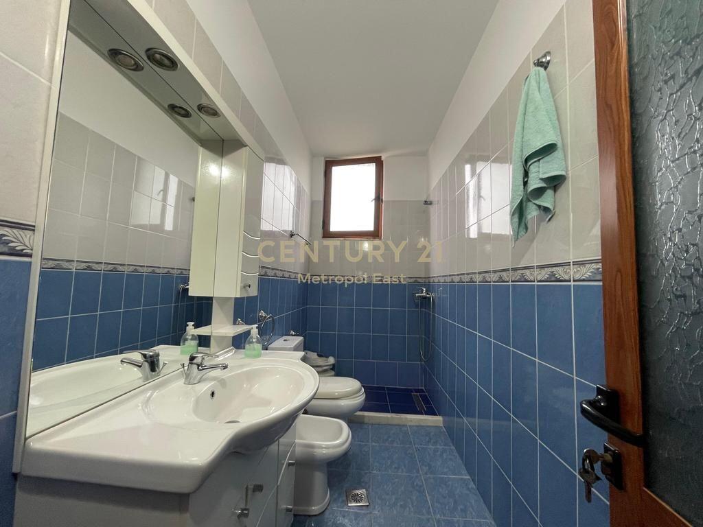 JEPEN ME QIRA 2KATE TE NJE VILE NE SAUKUN E RI, PRANE RRETHROTULLIMIT 1,000 € /Muaj