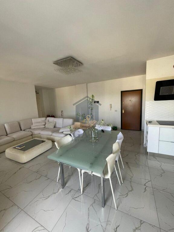 Shitet, Apartament 3+1 tek Shkembi i Kavajes