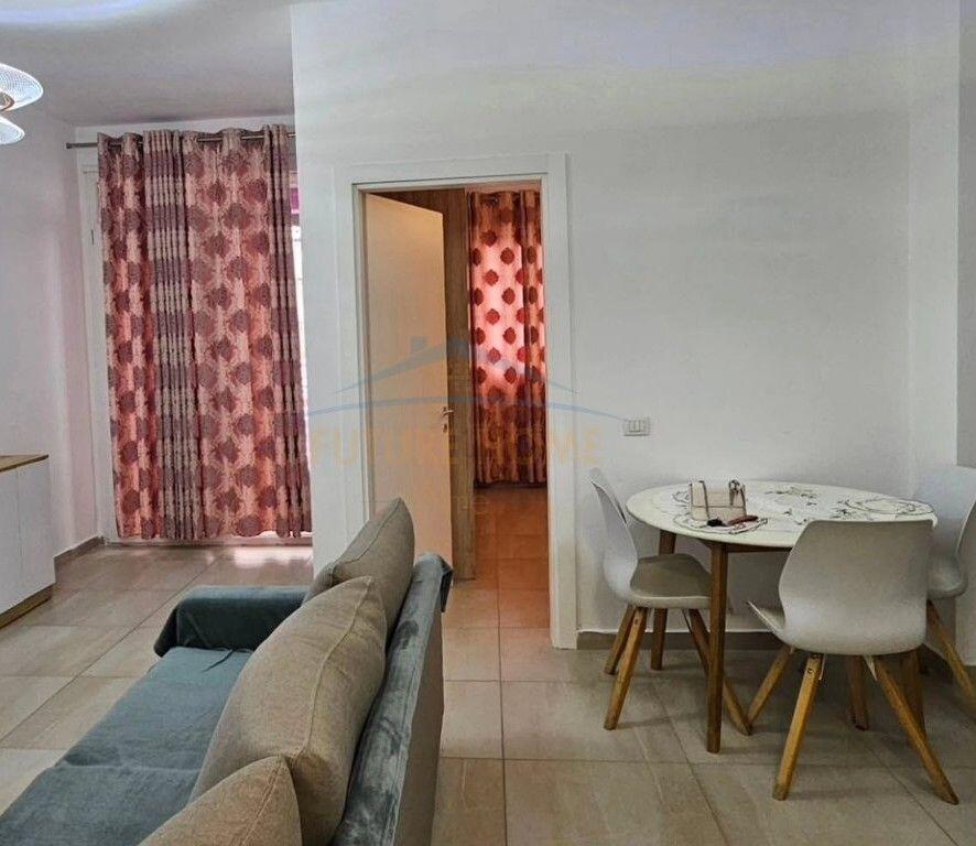 Apartament me qera 1+1 , ne zonen e kopshtit botanik prane xhamise