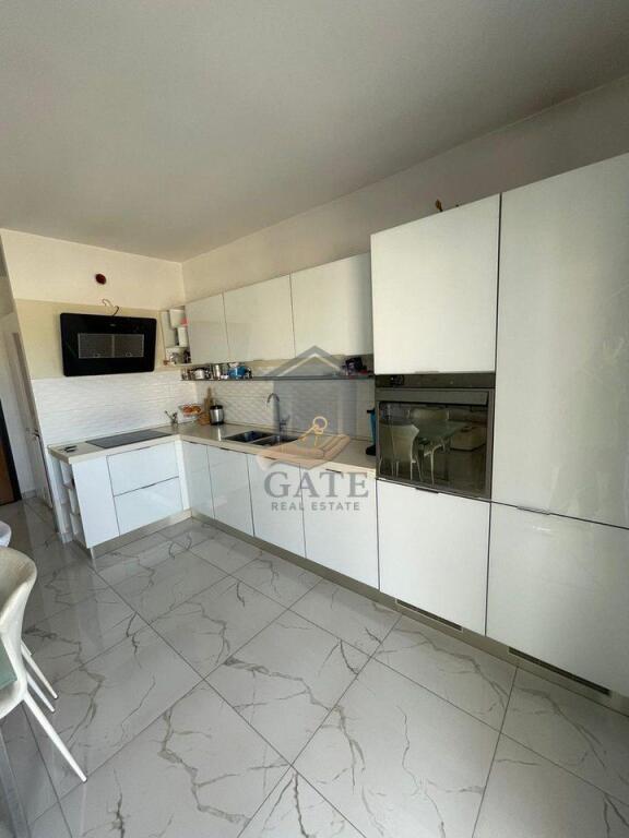 Shitet, Apartament 3+1 tek Shkembi i Kavajes