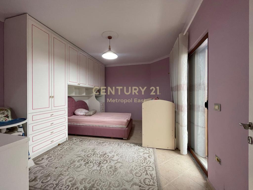 JEPEN ME QIRA 2KATE TE NJE VILE NE SAUKUN E RI, PRANE RRETHROTULLIMIT 1,000 € /Muaj