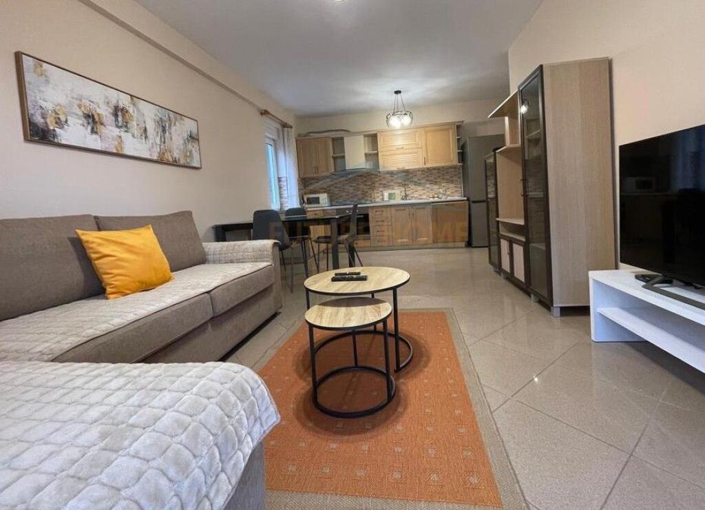 Affitto, Appartamento 2+1+2+Posto auto, Lago Secco, Tirana. 800 €