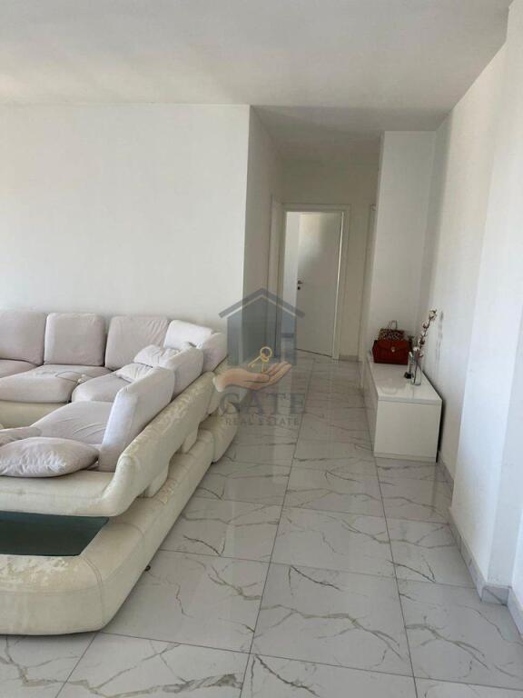 Shitet, Apartament 3+1 tek Shkembi i Kavajes