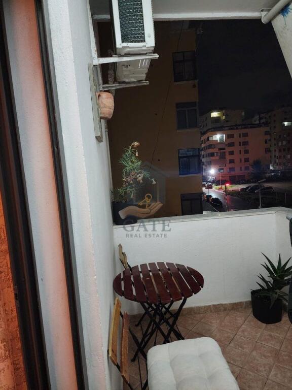 Disponojmë për shitje një super Apartament 2+1 pranë Shkollës "Bajram Curri" në Plazh