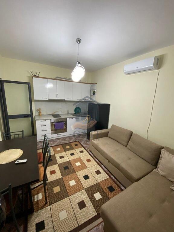 Appartamento 2+1 con 2 bagni e 2 balconi in vendita nella zona di Golem, vicino all'Hotel Murrizi 2.