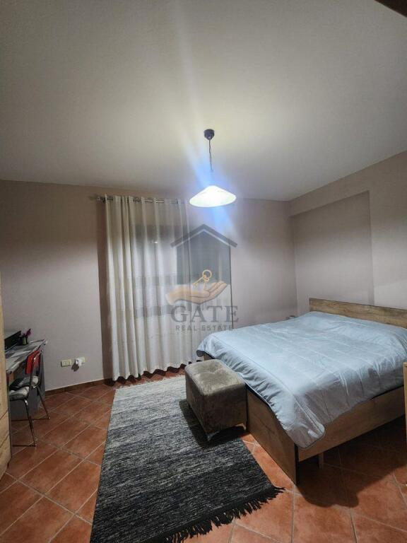 Disponojmë për shitje një super Apartament 2+1 pranë Shkollës "Bajram Curri" në Plazh