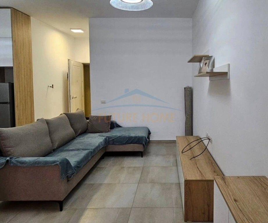 Apartament me qera 1+1 , ne zonen e kopshtit botanik prane xhamise
