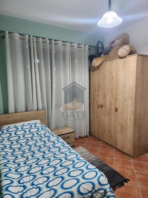 Disponojmë për shitje një super Apartament 2+1 pranë Shkollës "Bajram Curri" në Plazh