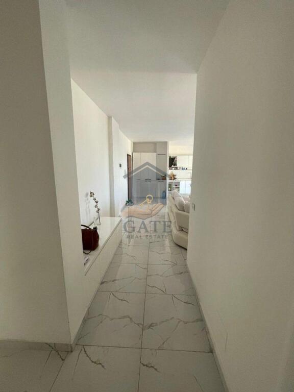 Shitet, Apartament 3+1 tek Shkembi i Kavajes