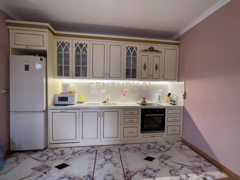 JEPEN ME QIRA 2KATE TE NJE VILE NE SAUKUN E RI, PRANE RRETHROTULLIMIT 1,000 € /Muaj