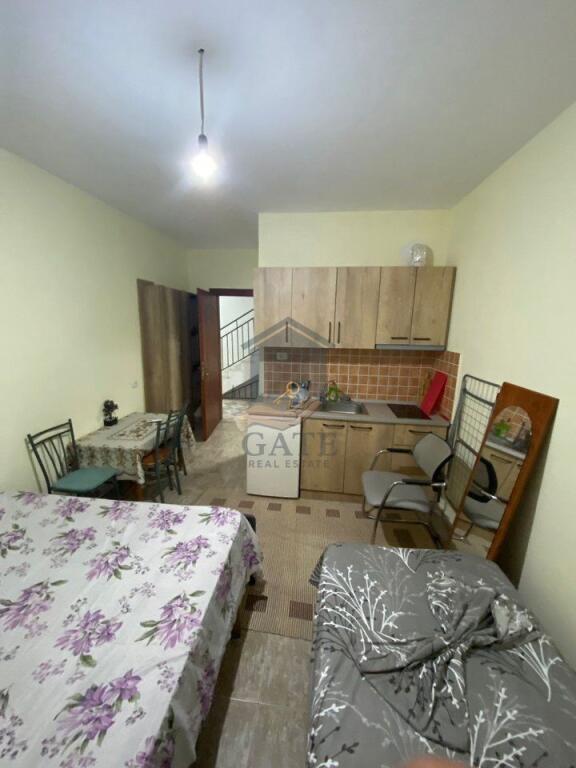 Appartamento 2+1 con 2 bagni e 2 balconi in vendita nella zona di Golem, vicino all'Hotel Murrizi 2.