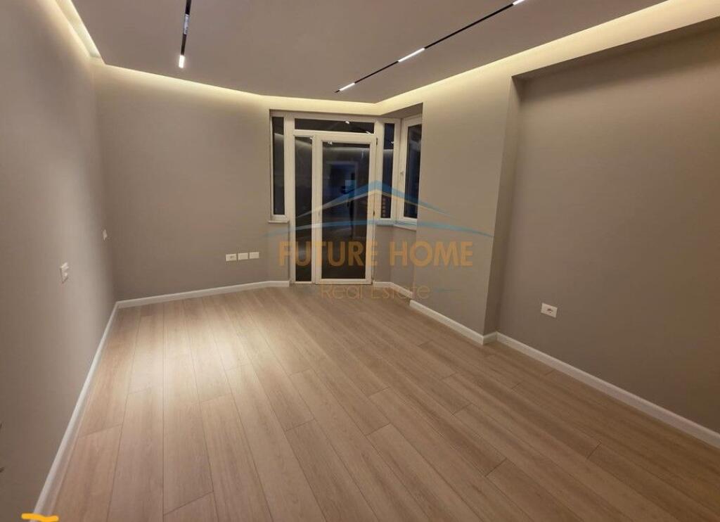 VENDESI APPARTAMENTO 2+1+2 PRESSO L'EX ESPOSIZIONE