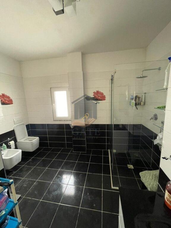 Shitet, Apartament 3+1 tek Shkembi i Kavajes