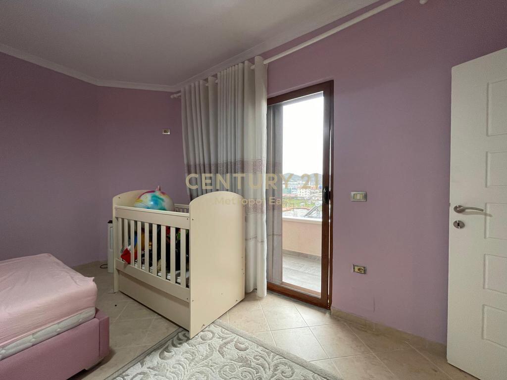 JEPEN ME QIRA 2KATE TE NJE VILE NE SAUKUN E RI, PRANE RRETHROTULLIMIT 1,000 € /Muaj