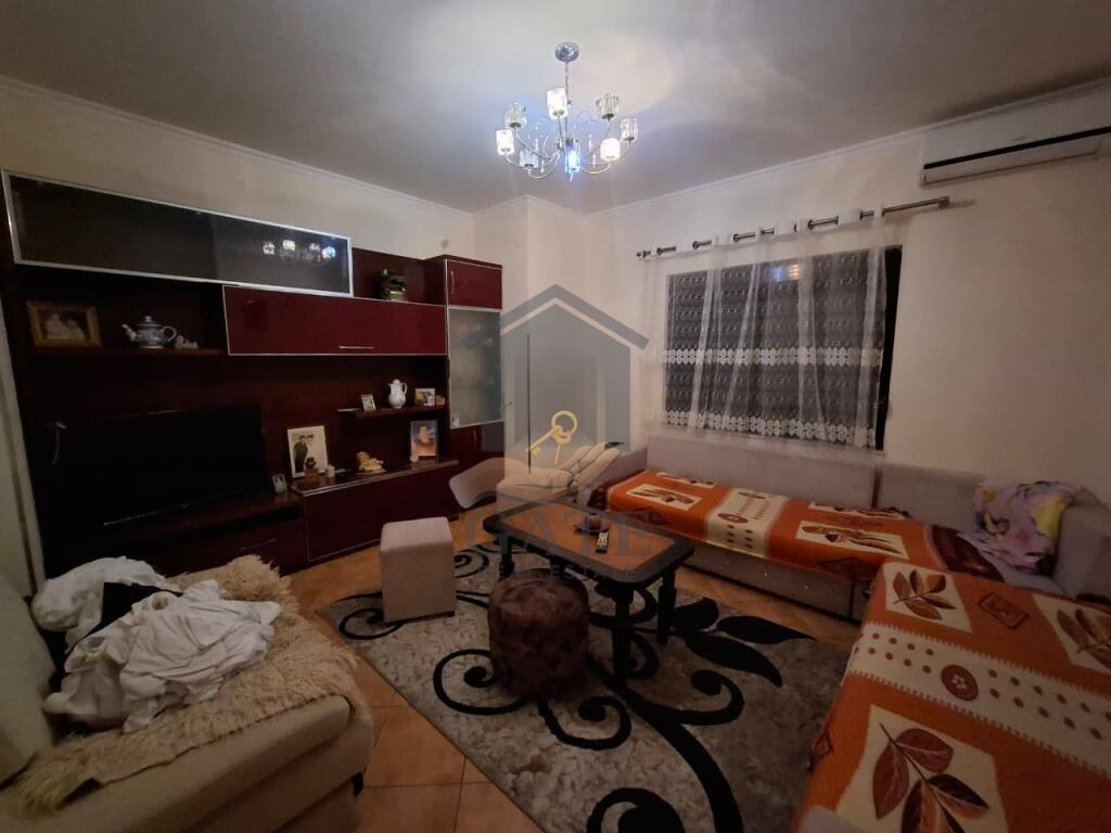 📣 Vendesi in vendita appartamento 1+1 con cucina separata, con possibilità di trasformazione in 2+1 – Zona ex Distretto di Polizia, Durazzo