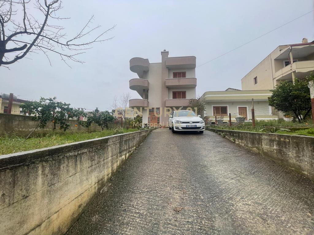 JEPEN ME QIRA 2KATE TE NJE VILE NE SAUKUN E RI, PRANE RRETHROTULLIMIT 1,000 € /Muaj