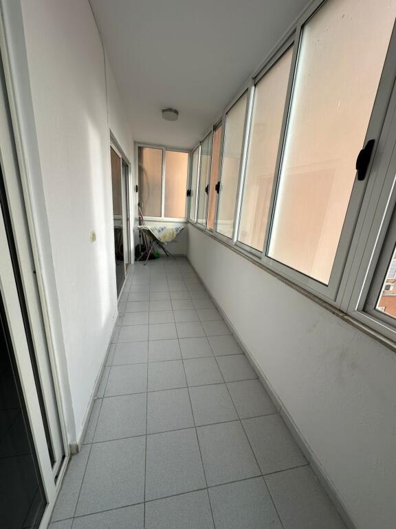 2+1,arredato vicino allo stadio Dinamo,prezzo 850 euro