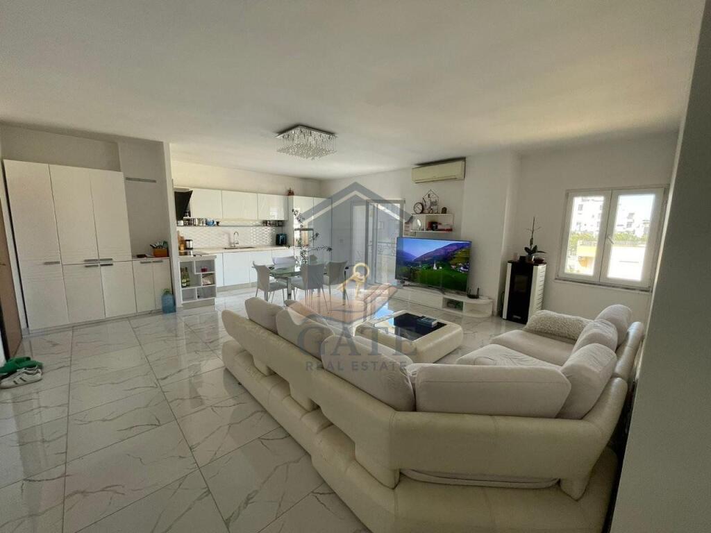 Shitet, Apartament 3+1 tek Shkembi i Kavajes