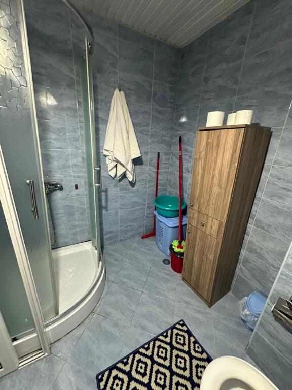 2+1,arredato vicino allo stadio Dinamo,prezzo 850 euro