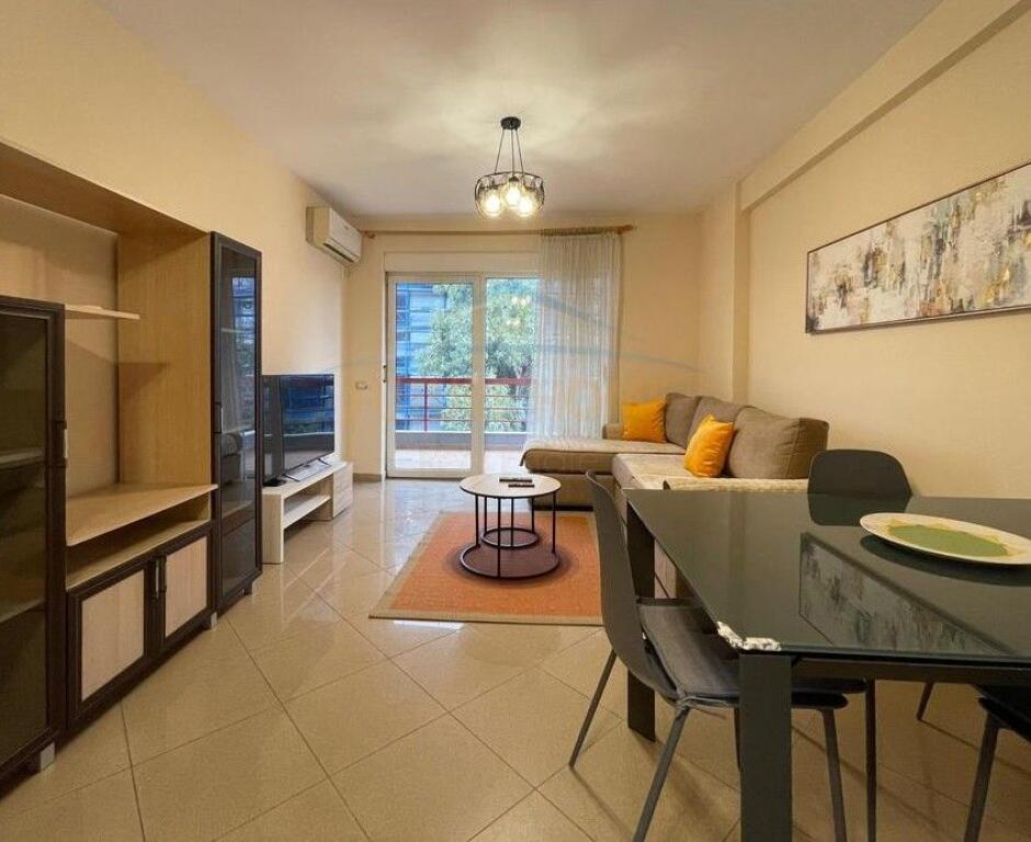 Affitto, Appartamento 2+1+2+Posto auto, Lago Secco, Tirana. 800 €