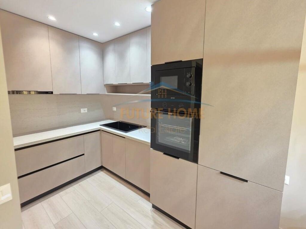 VENDESI APPARTAMENTO 2+1+2 PRESSO L'EX ESPOSIZIONE