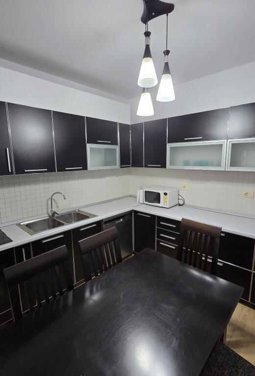 Posizione posizione! Appartamento con 2 camere da letto - Stadio Dinamo, Tirana