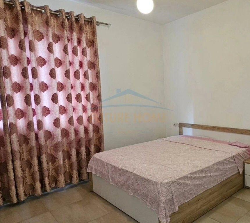 Apartament me qera 1+1 , ne zonen e kopshtit botanik prane xhamise
