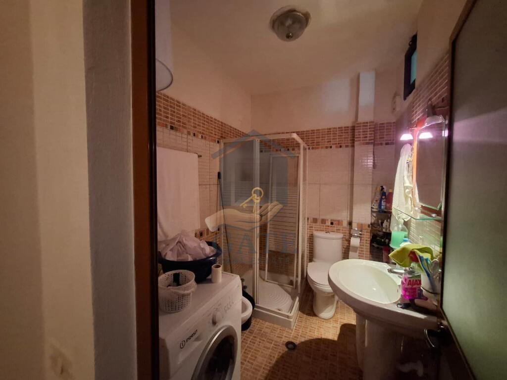 📣 Vendesi in vendita appartamento 1+1 con cucina separata, con possibilità di trasformazione in 2+1 – Zona ex Distretto di Polizia, Durazzo