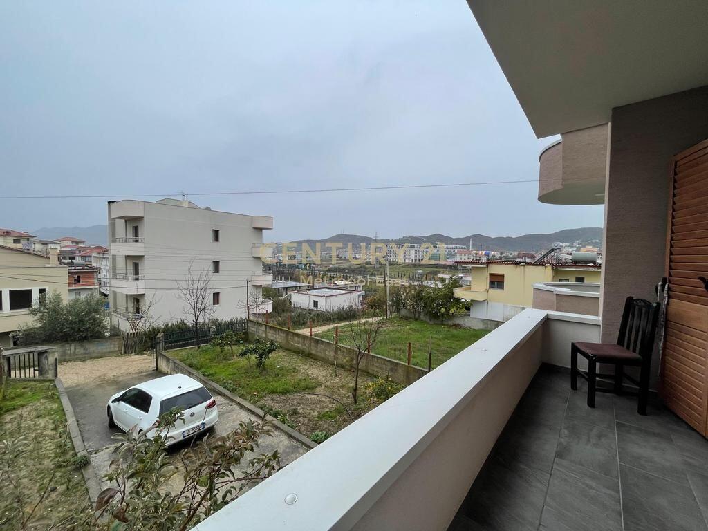 JEPEN ME QIRA 2KATE TE NJE VILE NE SAUKUN E RI, PRANE RRETHROTULLIMIT 1,000 € /Muaj