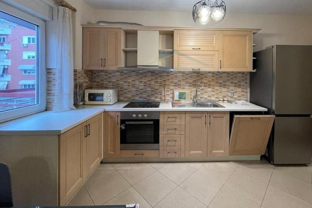 Affitto, Appartamento 2+1+2+Posto auto, Lago Secco, Tirana. 800 €