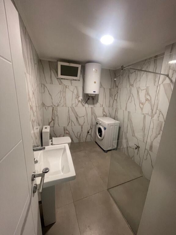 Apartament 1+1 me qira tek Barrikadat