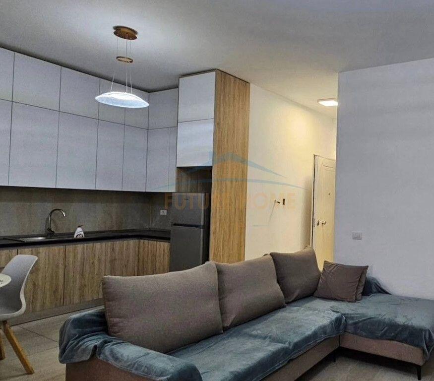 Apartament me qera 1+1 , ne zonen e kopshtit botanik prane xhamise
