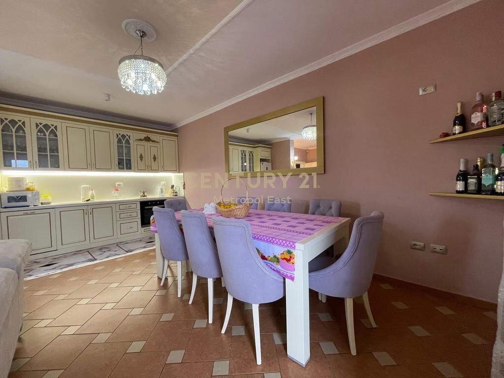 JEPEN ME QIRA 2KATE TE NJE VILE NE SAUKUN E RI, PRANE RRETHROTULLIMIT 1,000 € /Muaj