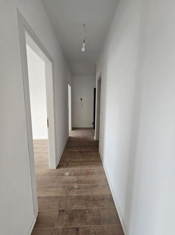 Univers City Shitet Apartament 2+1 – Veriperëndim, me Pamje nga Parku.
