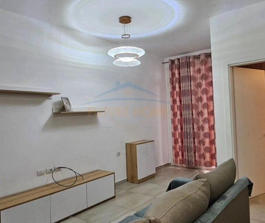 Apartament me qera 1+1 , ne zonen e kopshtit botanik prane xhamise