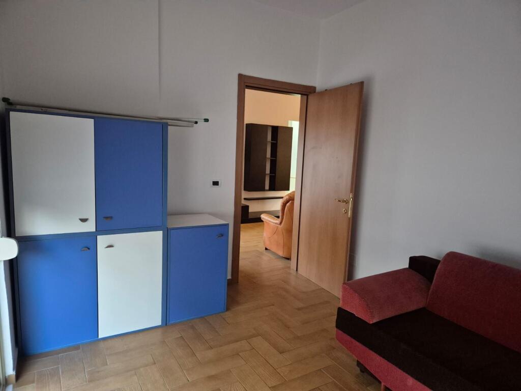 Rruga Kavajes Jepet Apartament 2+1 Me Qera