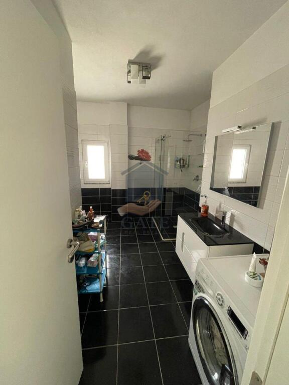 Shitet, Apartament 3+1 tek Shkembi i Kavajes